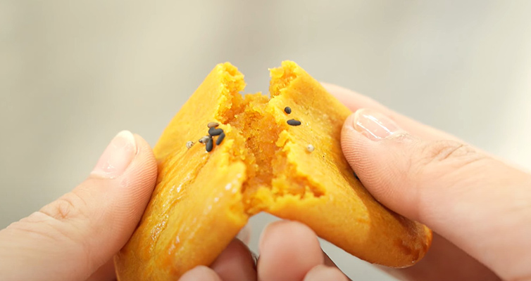 着色無しでもこの鮮やかなオレンジ色